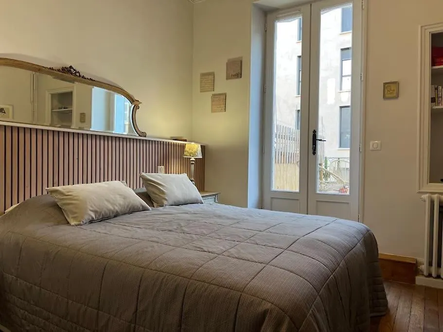 Coeur De Ville, Garage Prive Et Gratuit Avec Terrasse ! Cahors France