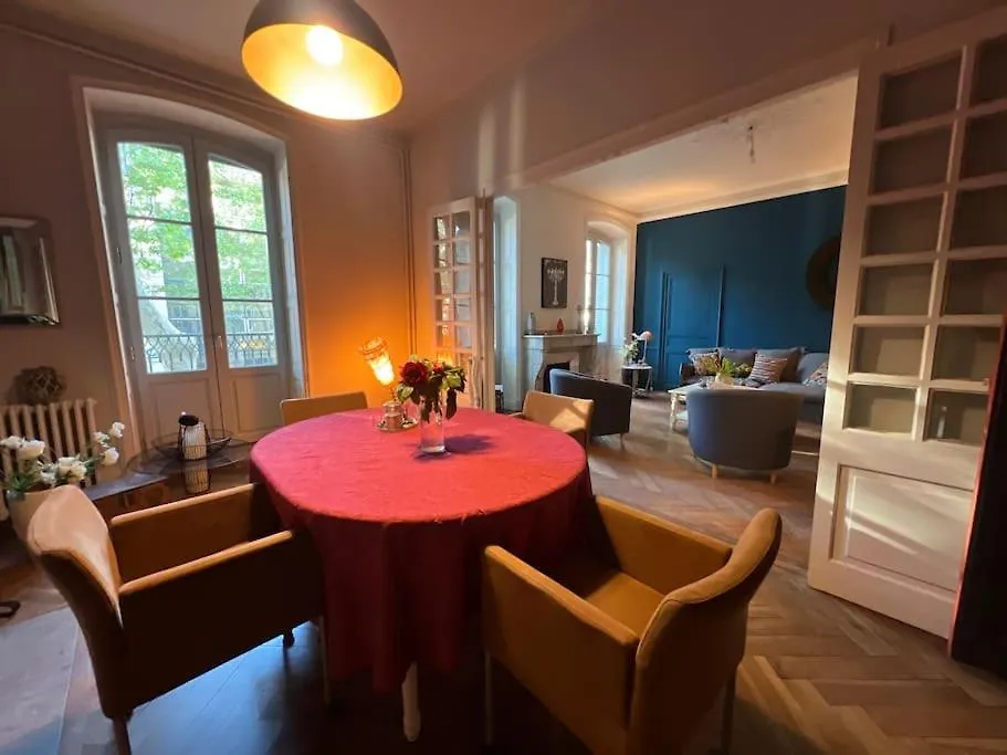 Apartment Coeur De Ville, Garage Prive Et Gratuit Avec Terrasse ! Cahors