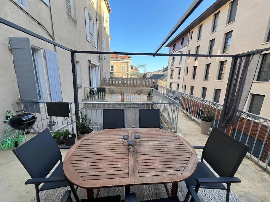 Apartment Coeur De Ville, Garage Prive Et Gratuit Avec Terrasse ! Cahors
